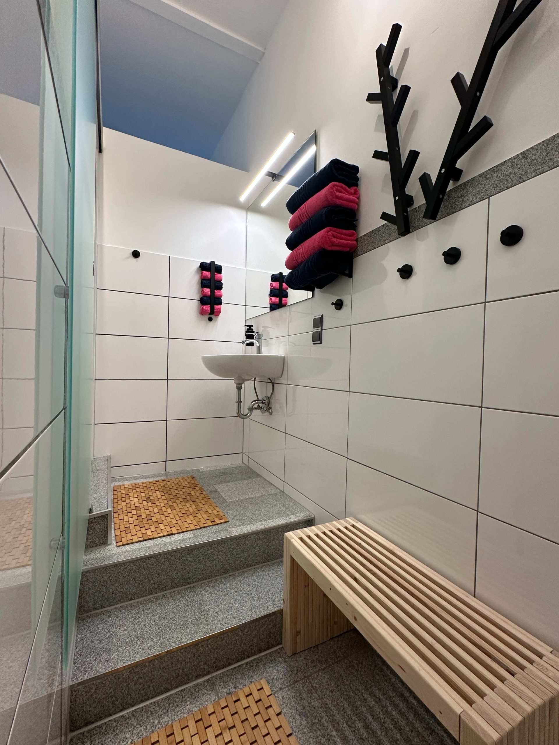 Dusch- und Umkleidebereich im Personal Training Studio move.room Leipzig bei Carina Lange