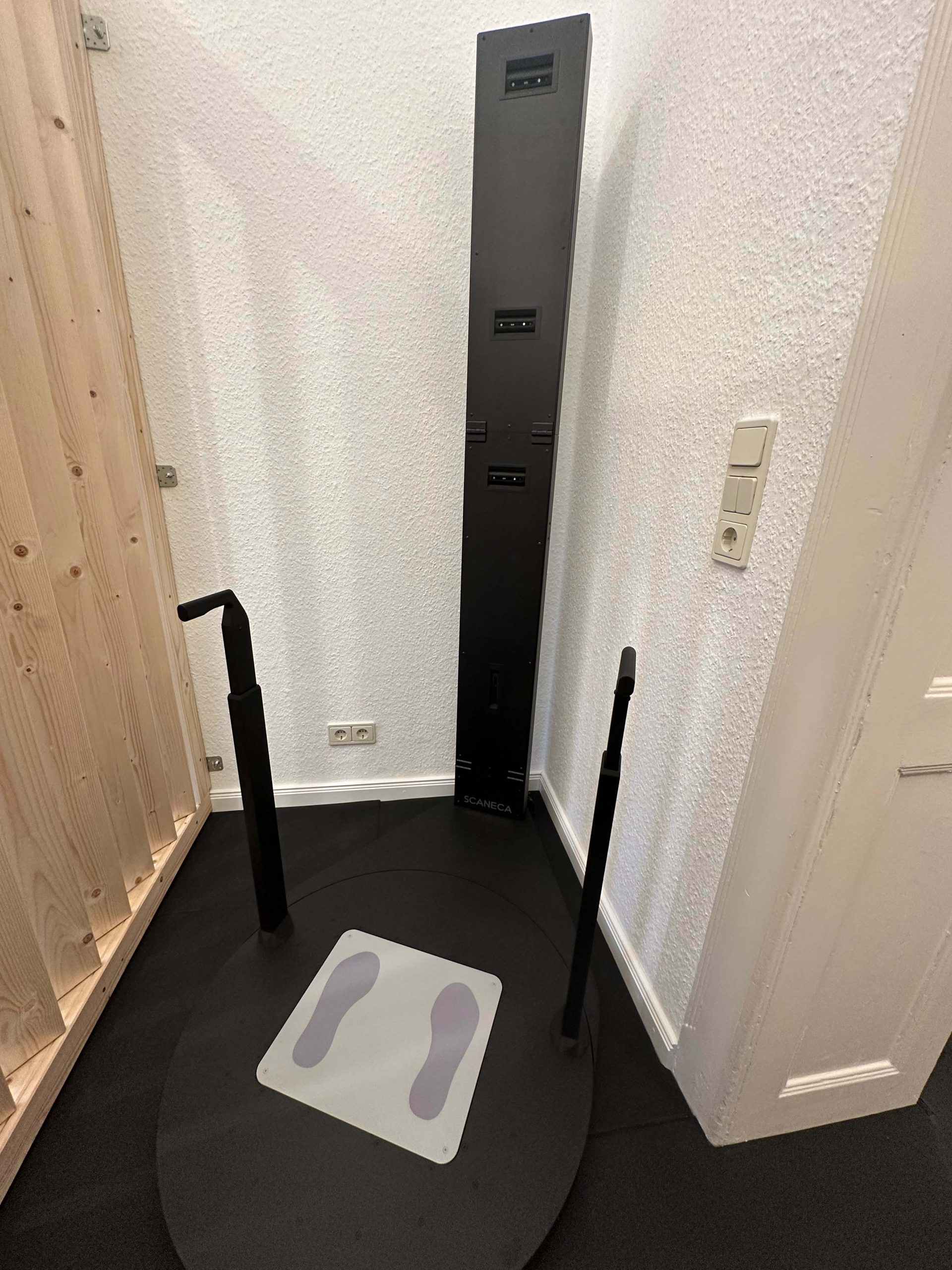 Scaneca Körperscanner im Trainingsraum von Carina Lange im move.room Leipzig
